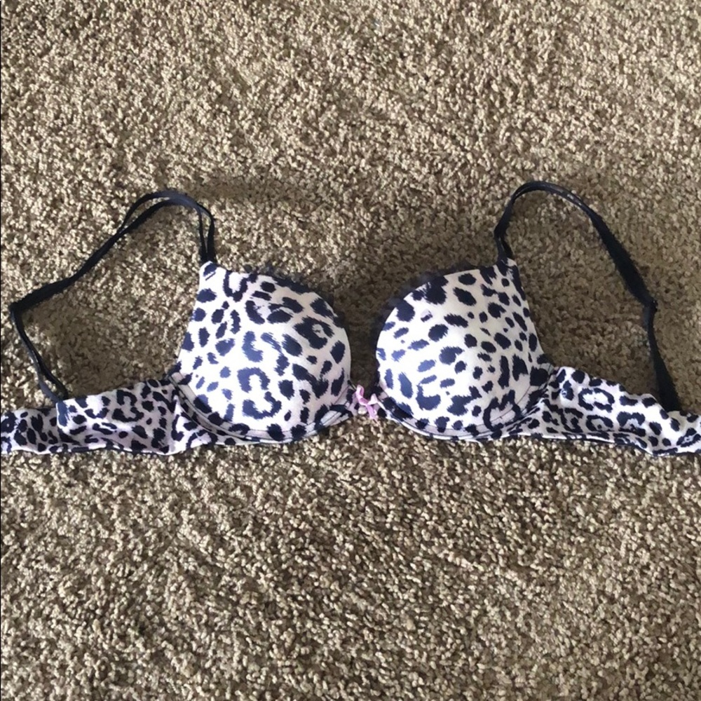 Victoria’s Secret Very Sexy Push-up Bra 32B